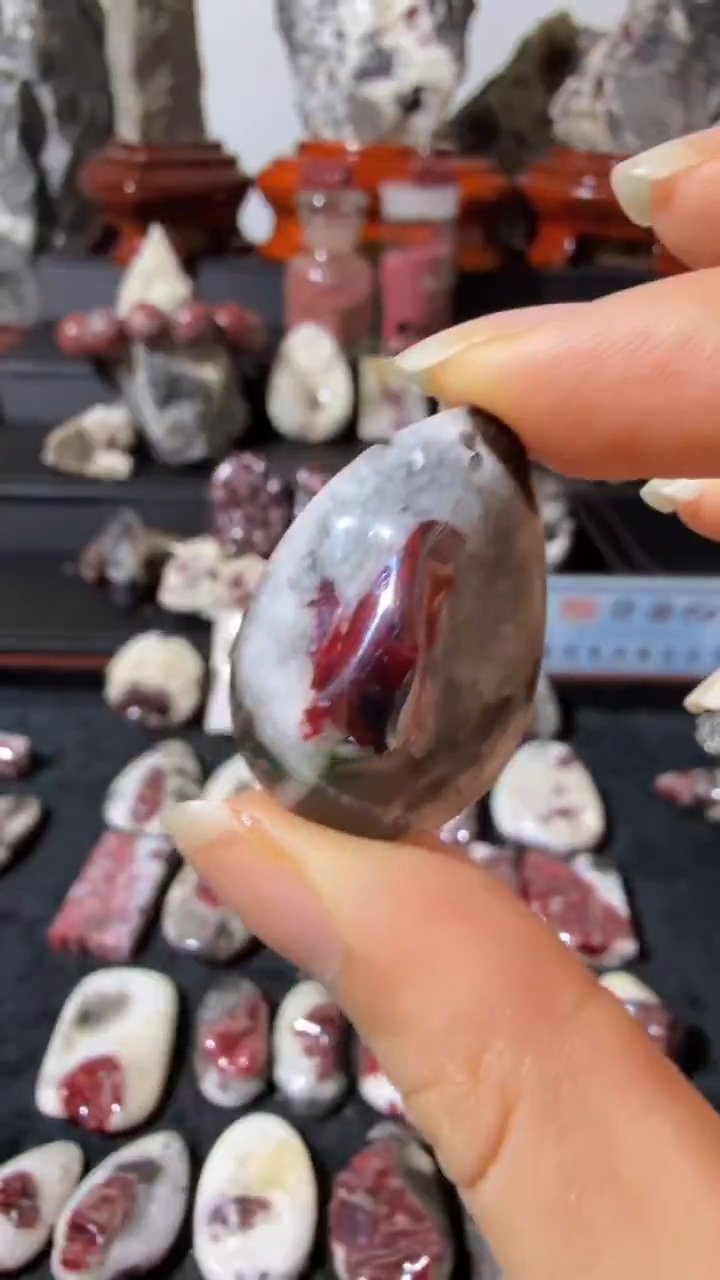 天然辰砂天然辰砂天然朱砂大晶砂随行吊坠