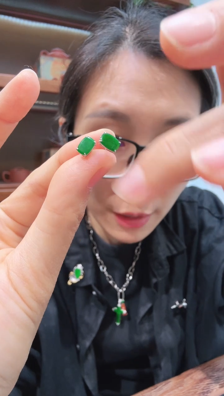 18K金镶嵌翡翠耳饰00002280