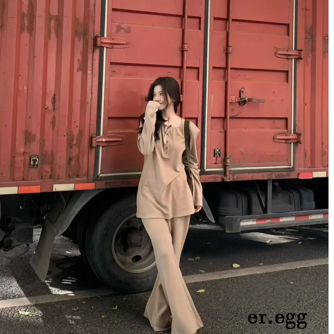 25252温柔智感 收腰纽扣慵懒上衣高腰喇叭裤套装