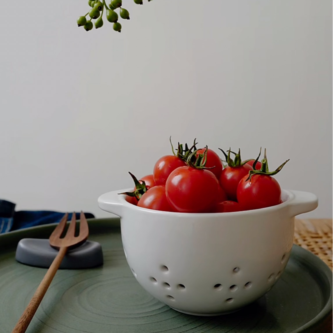  【多米家】11*7CM 滤水水果碗 蓝莓碗 快速沥水碗 镂空 陶瓷水果碗