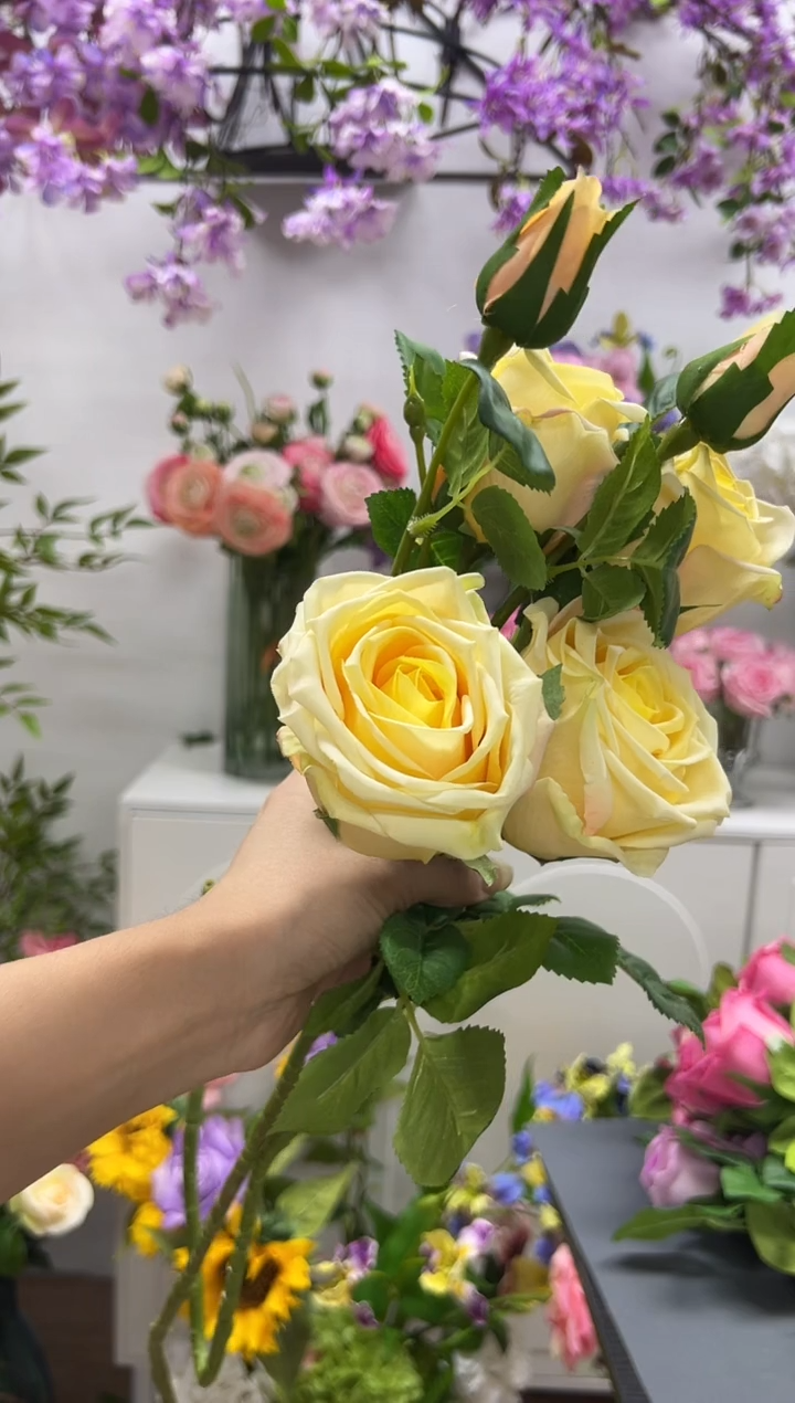 2枝黄色手感保湿赛车手