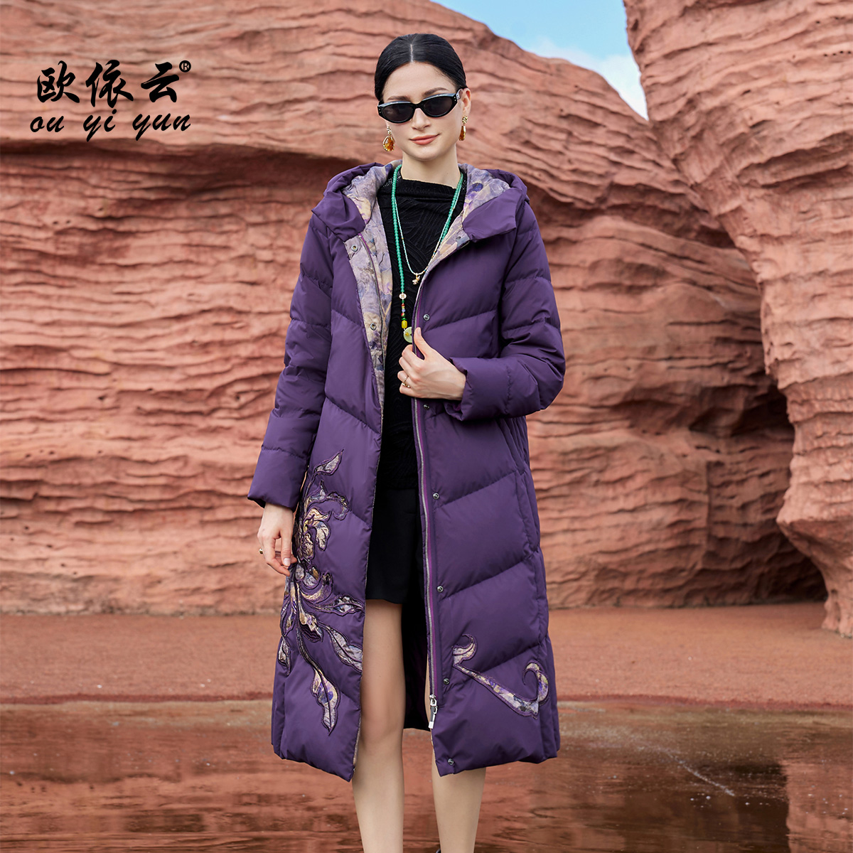 Y52729欧依云中年妈妈洋气中长款连帽显瘦时尚刺绣羽绒服女2025新