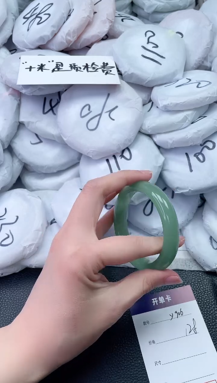 【闪购商品】石英质玉手镯未镶嵌Y906