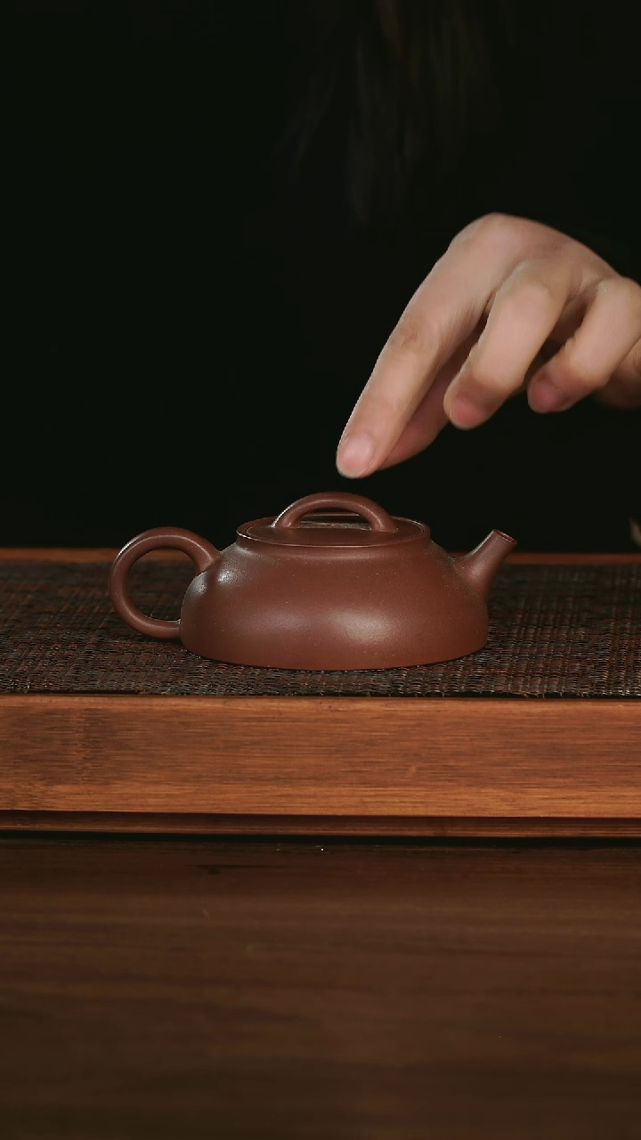 【闪购商品】紫砂茶壶 半月 中槽清 100cc