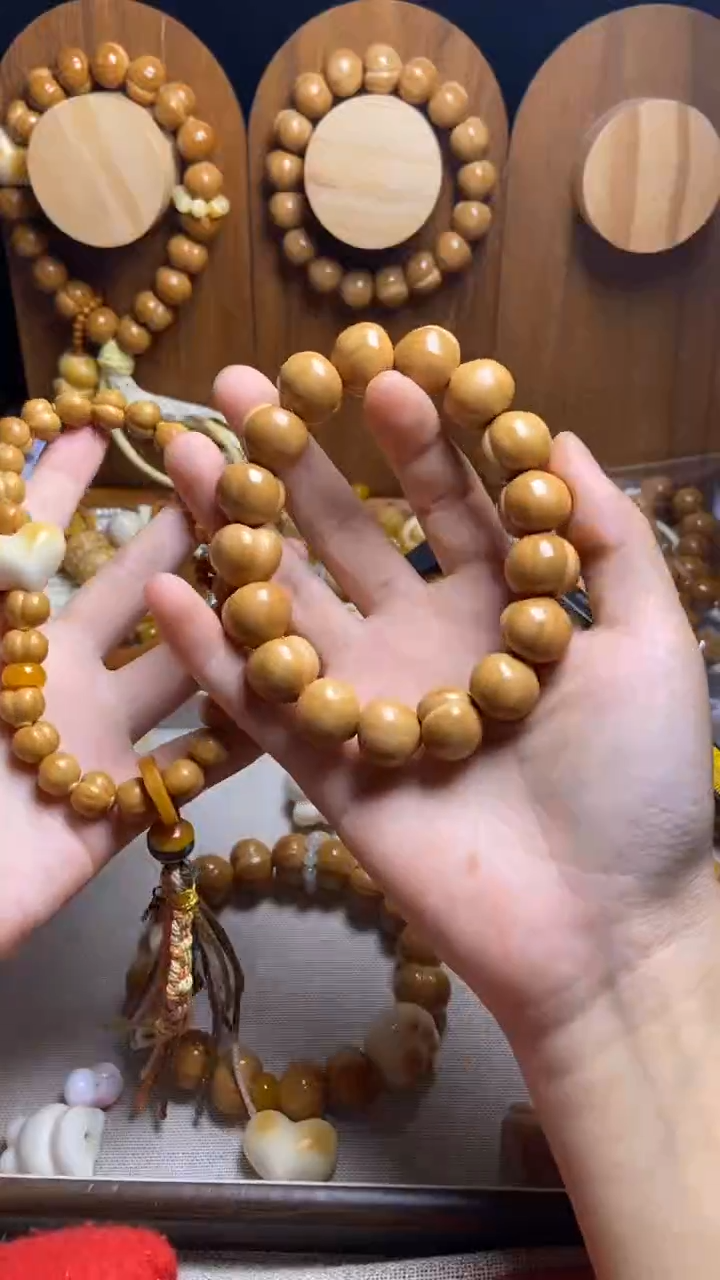 手串猴头核桃团****?全品纯手工奶油泡芙做藏式风配饰一套