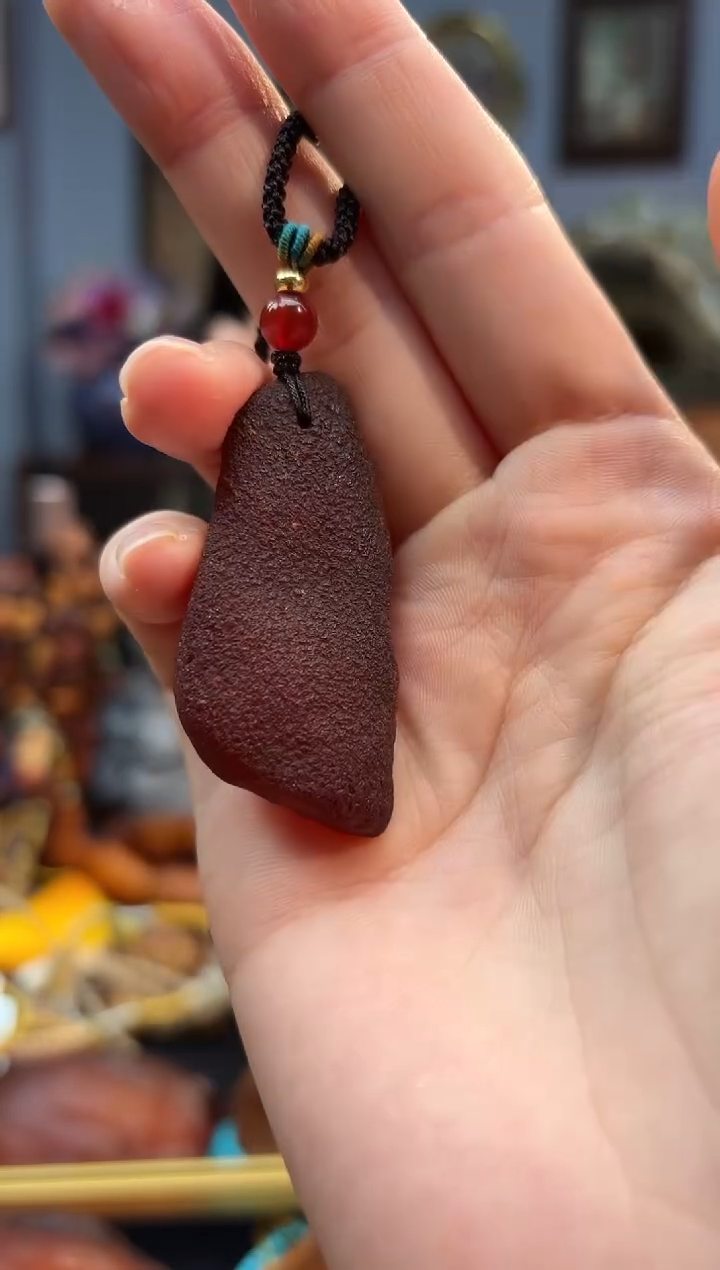 琥珀颈饰未镶嵌吊坠