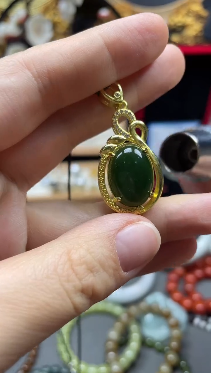 吊坠(赠链)未镶嵌和田玉（碧玉）多样性发货拍一发一