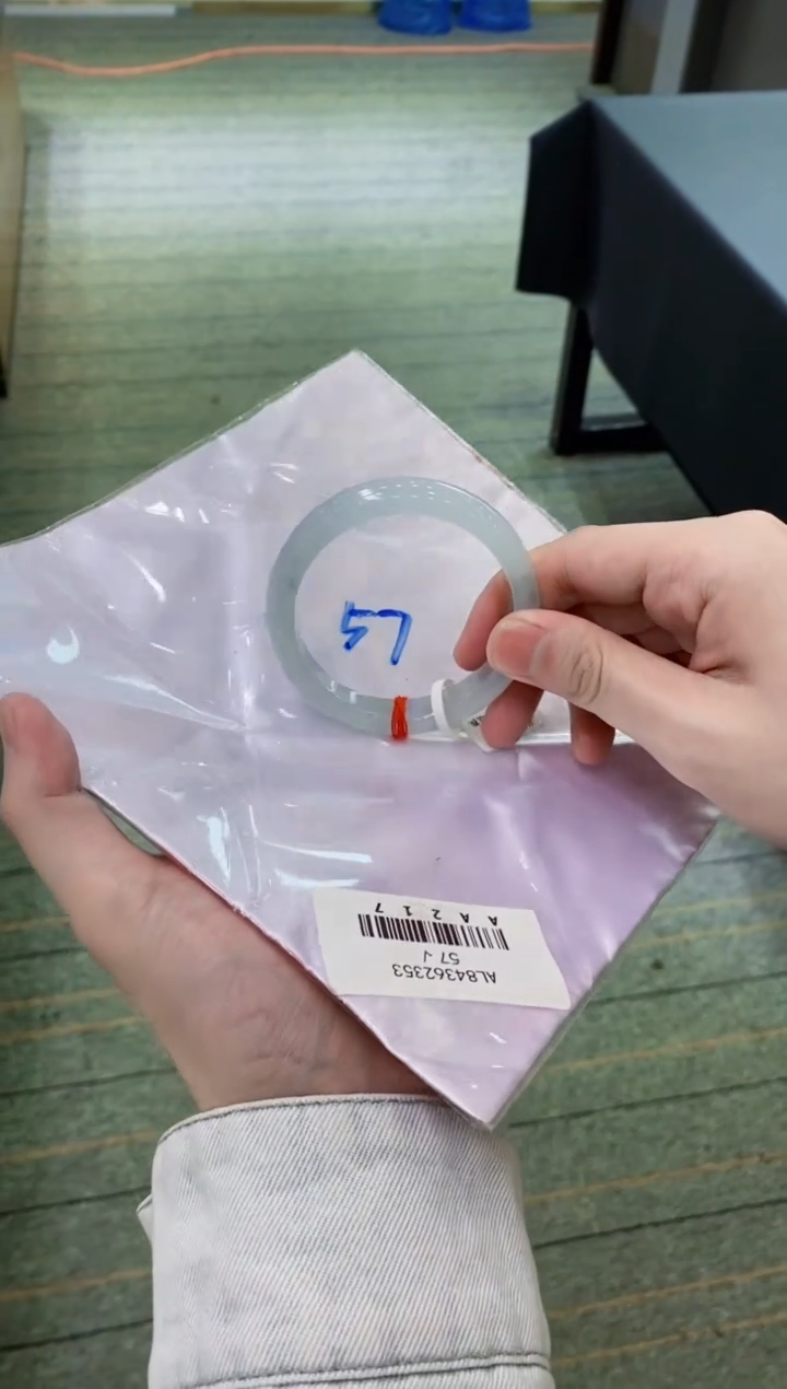 【闪购商品】翡翠手镯未镶嵌             