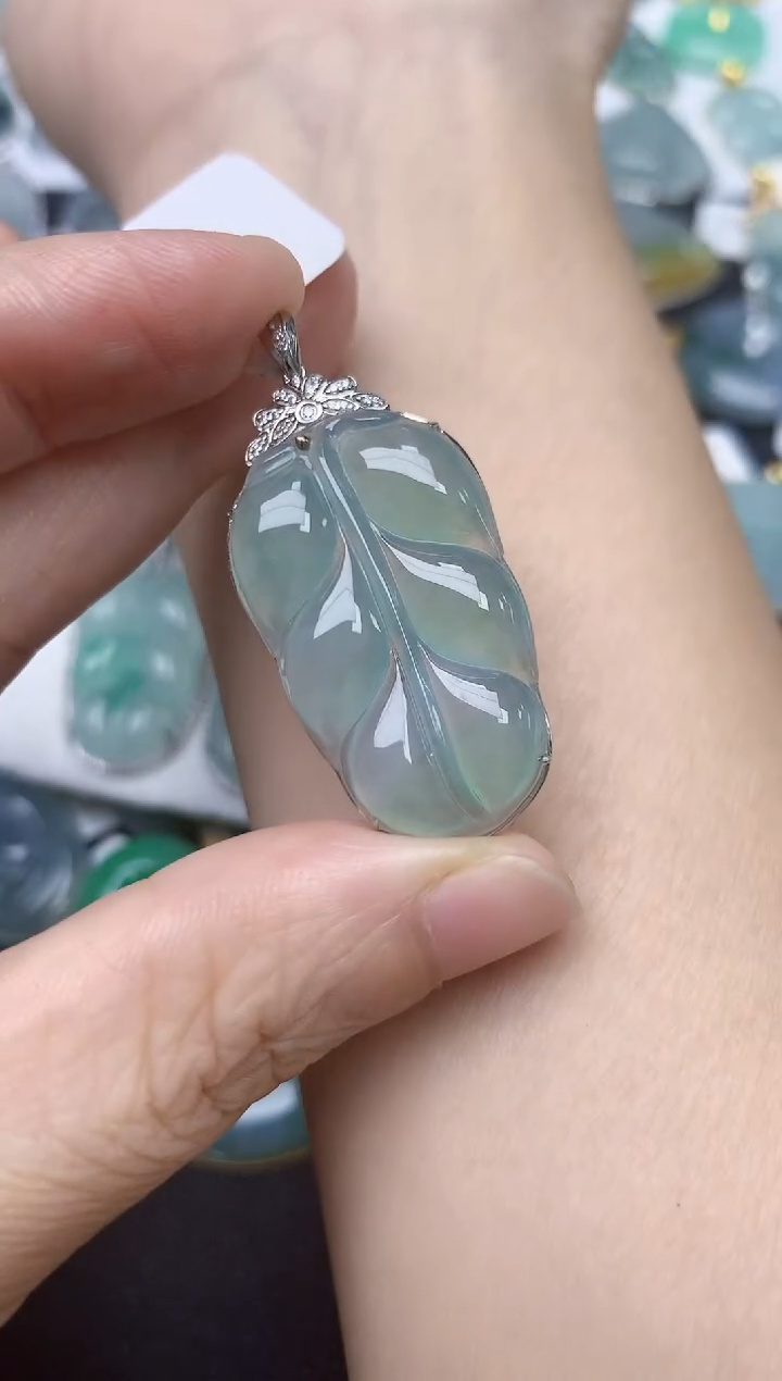 翡翠18K金镶嵌颈饰天然缅甸A货翡翠