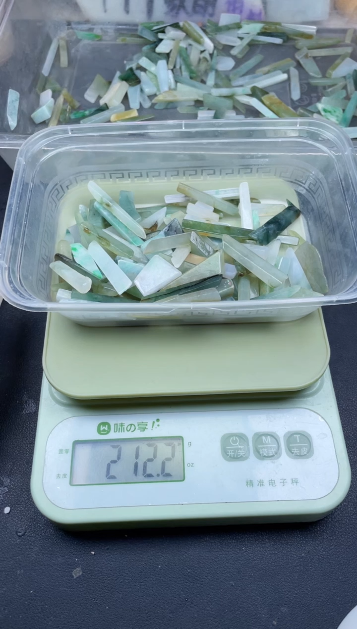 【闪购商品】翡翠颈饰未镶嵌天然翡翠边角小号200克21