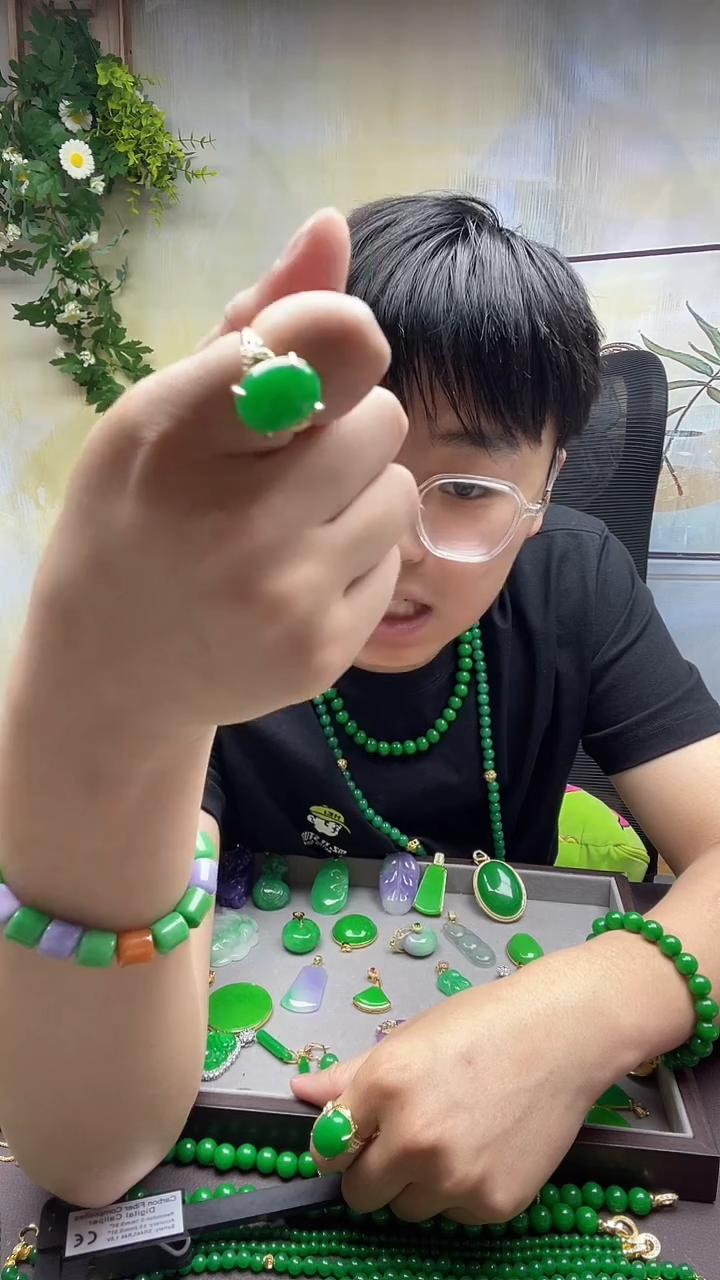 翡翠戒指14K金镶嵌004翡翠鸽子蛋戒指