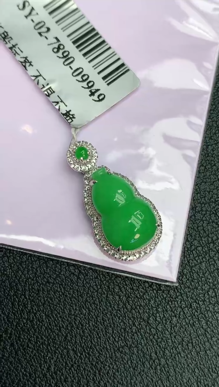 颈饰18K金镶嵌翡翠赠礼盒证书 麦麦