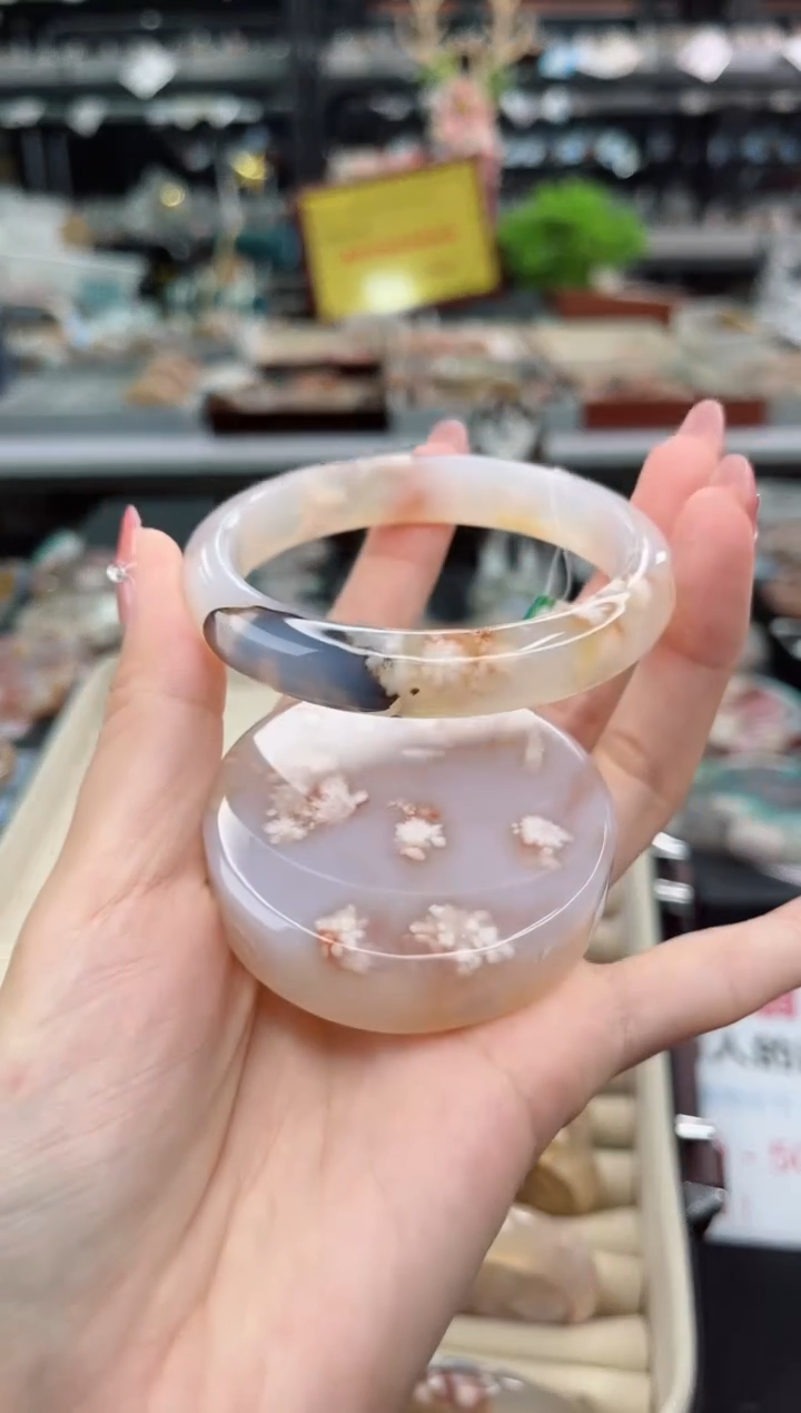 【闪购商品】石英质玉手镯未镶嵌57圈口（赠品镯心）3752004