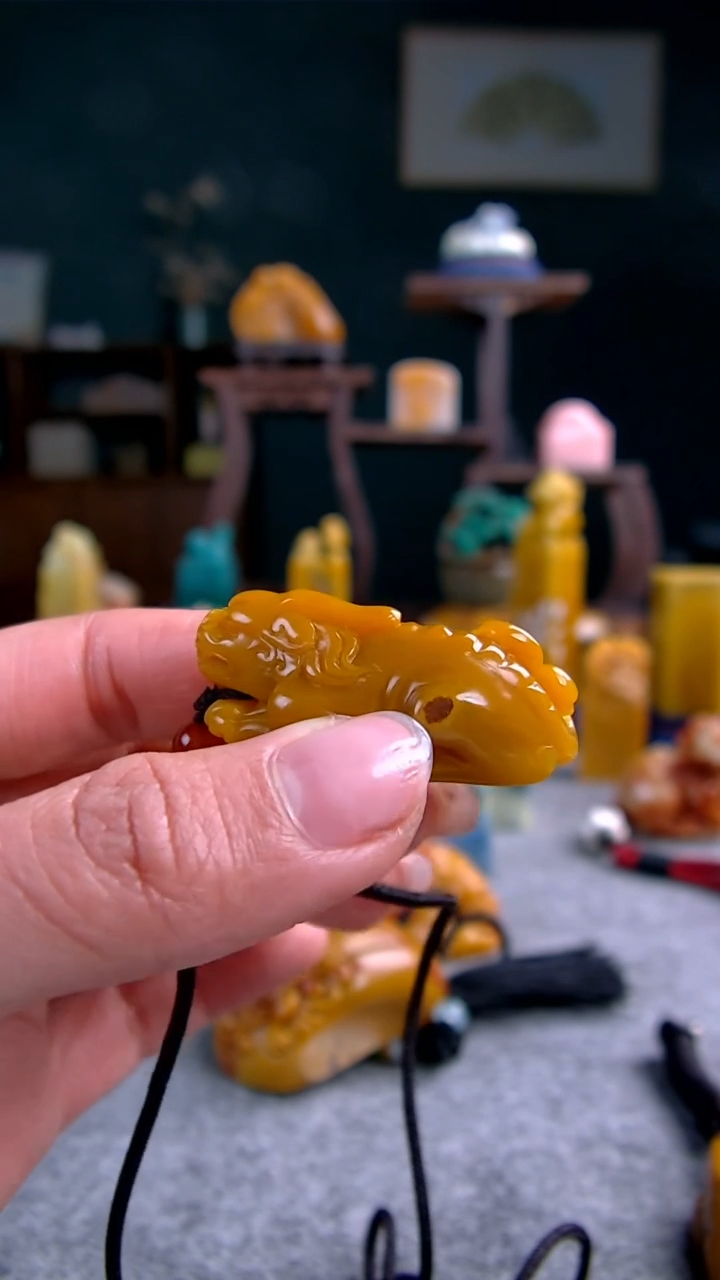 【闪购商品】老挝石北部黄貔貅手把件4.4*1.9*1.6