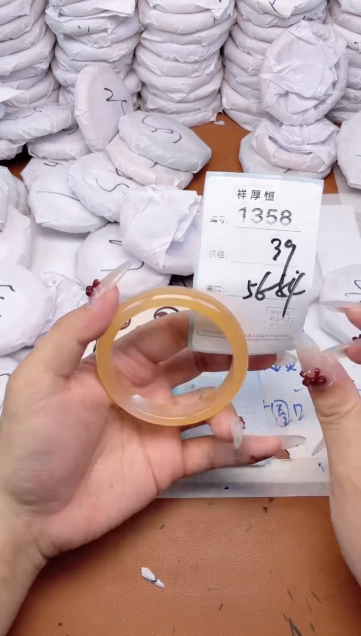 玛瑙/玉髓手镯未镶嵌1358