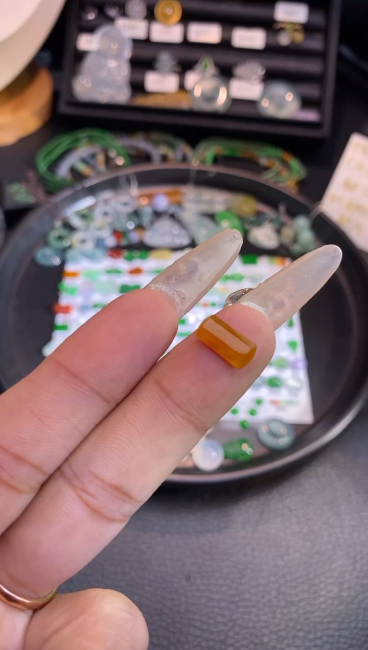 【闪购商品】翡翠挂件未镶嵌马鞍