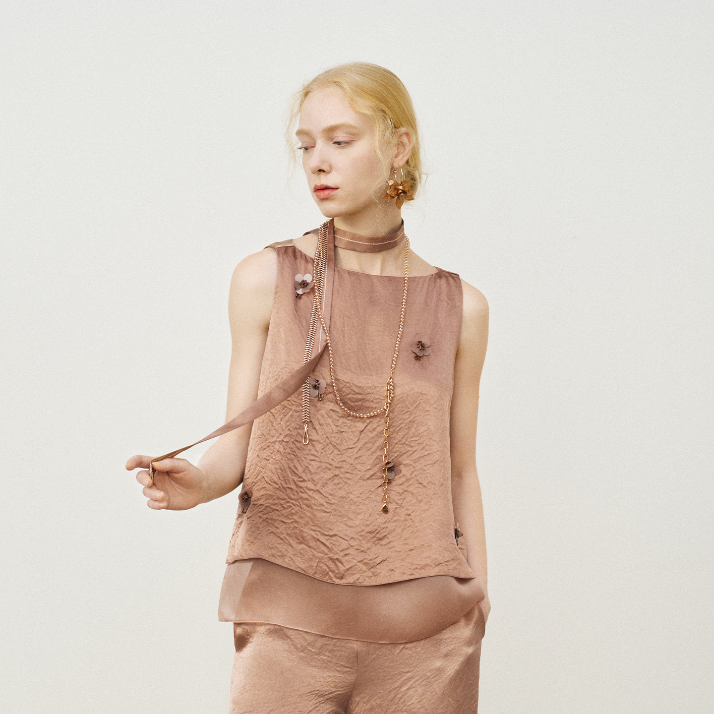 Eachway/艺之卉26春夏100%醋纤橘咖层次感气质背心EW11B00966