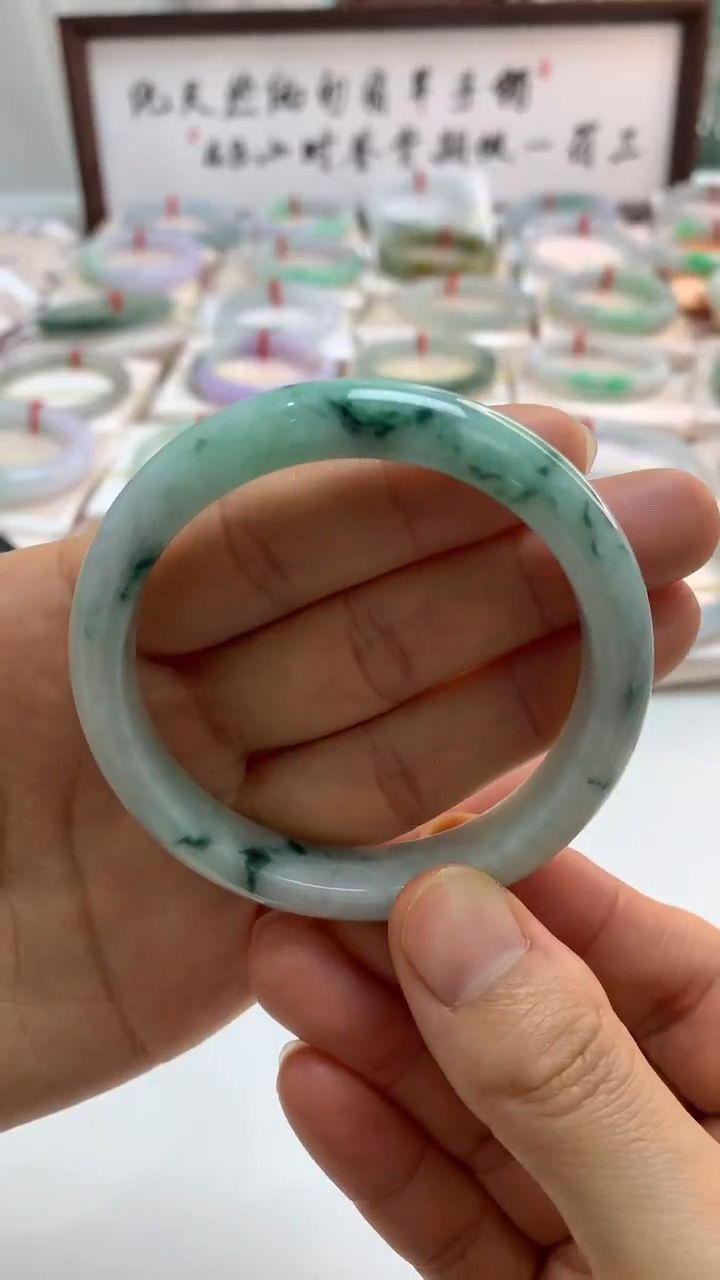 未镶嵌手镯翡翠55飘花