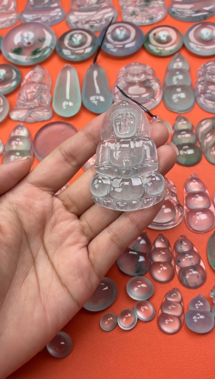 吊坠(不含链)未镶嵌翡翠31 观音 58.1 38.5 5.7