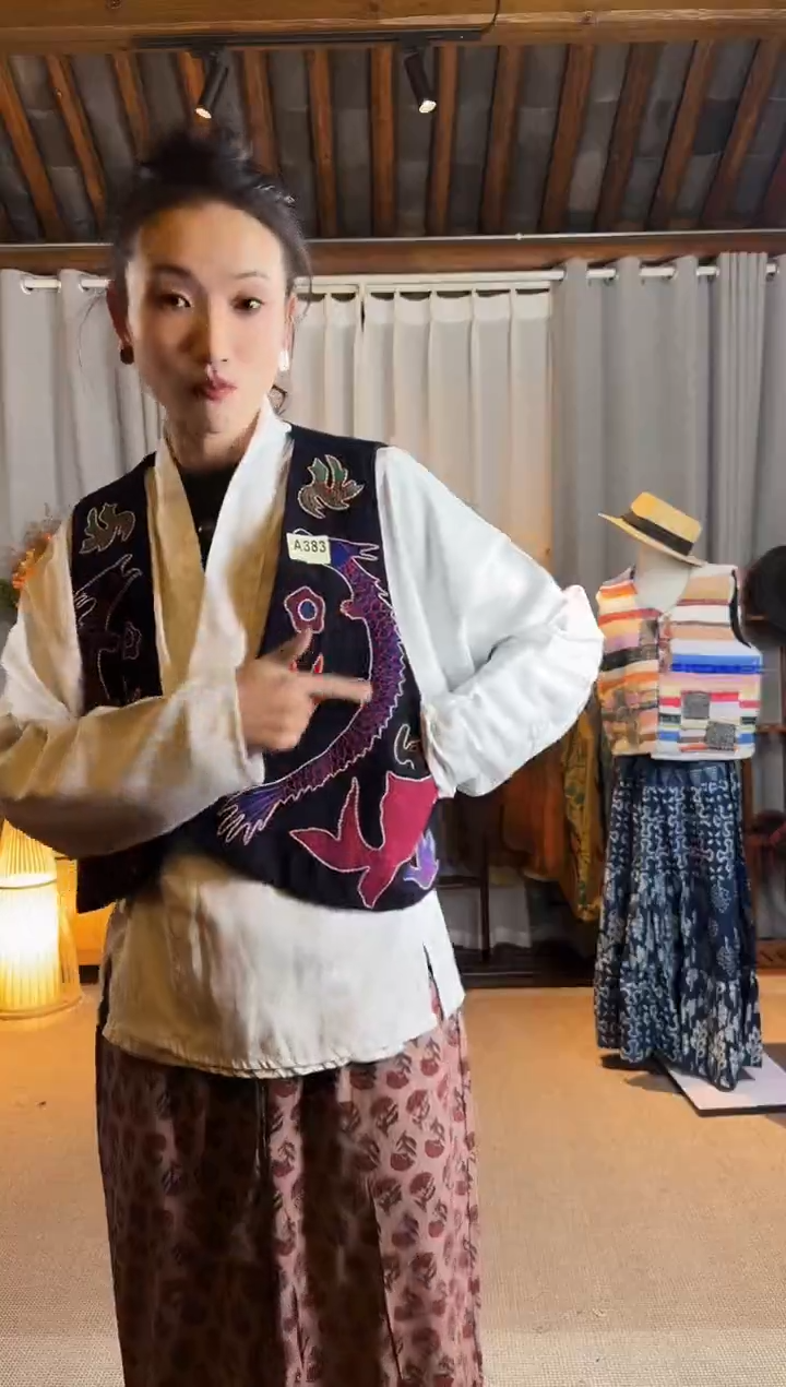 【闪购商品】设计师款老绣龙马甲