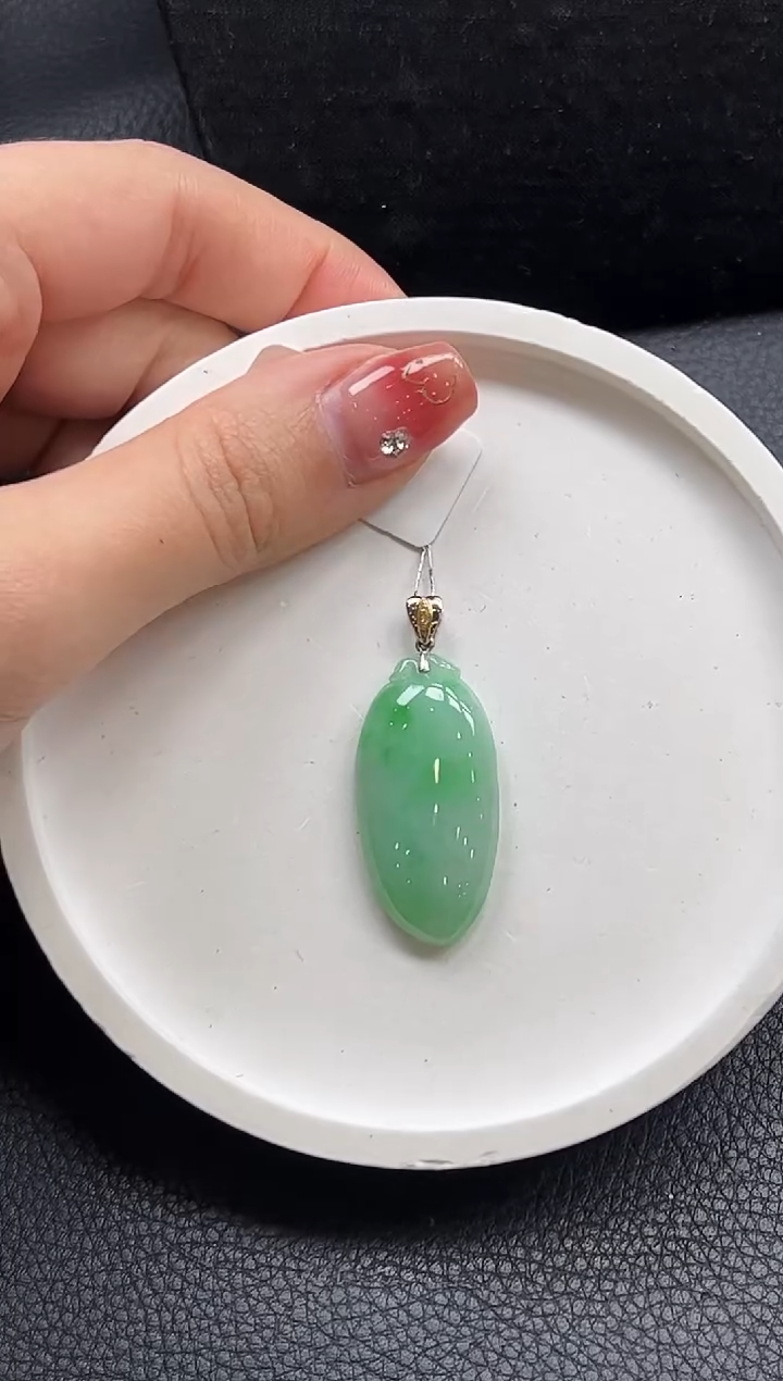 【闪购商品】翡翠颈饰18K金镶嵌福瓜