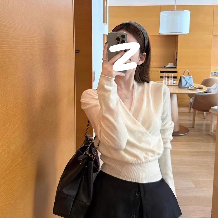 设计感交叉V领针织衫女2025秋冬新款气质减龄修身显瘦款长袖上衣