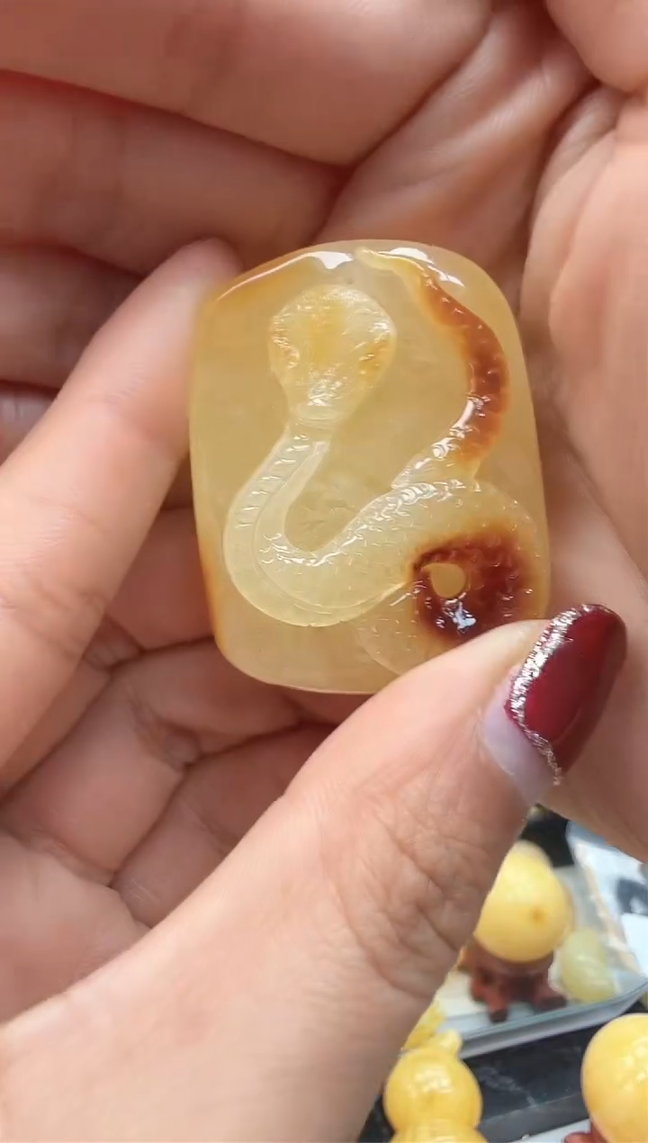 【闪购商品】琥珀裸石未镶嵌挂坠