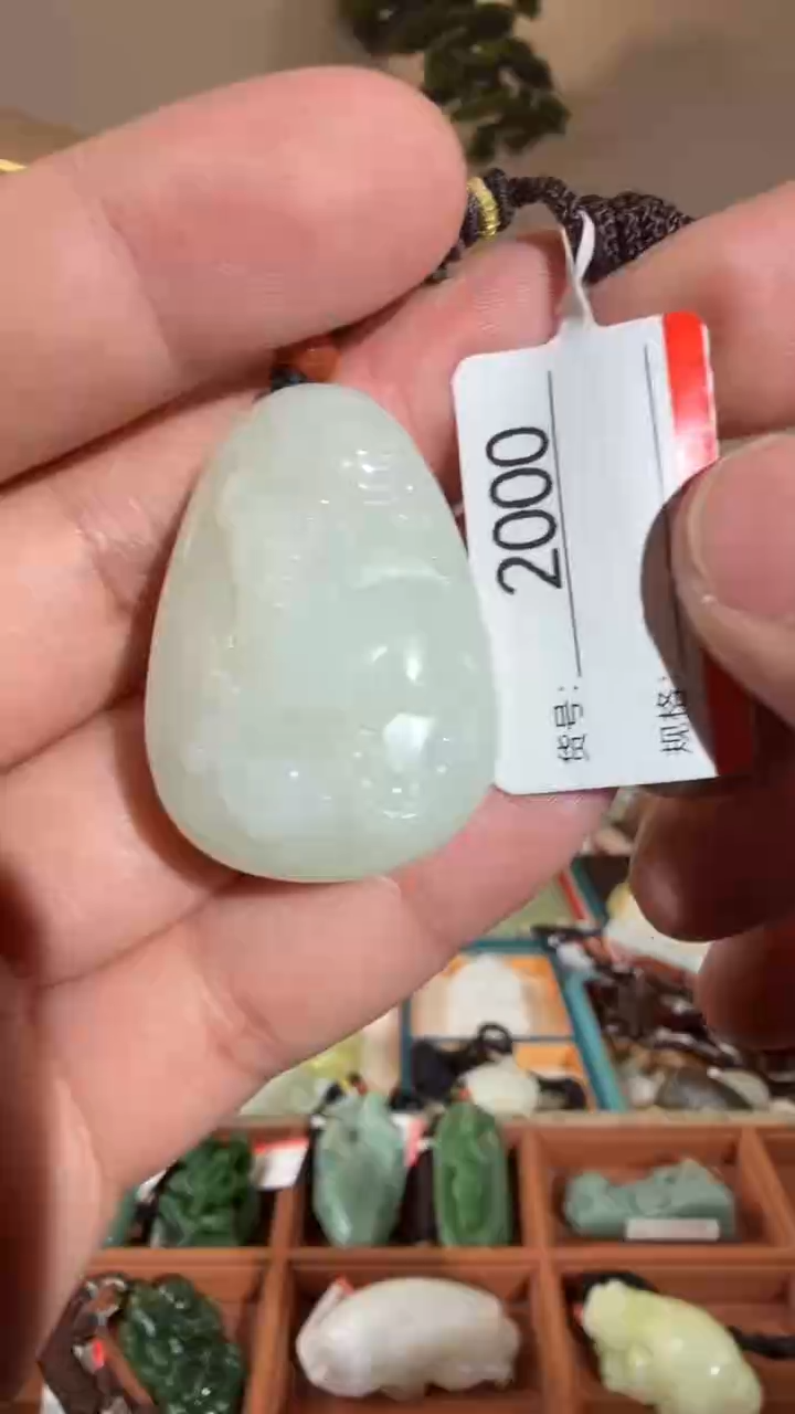 颈饰未镶嵌和田玉牛