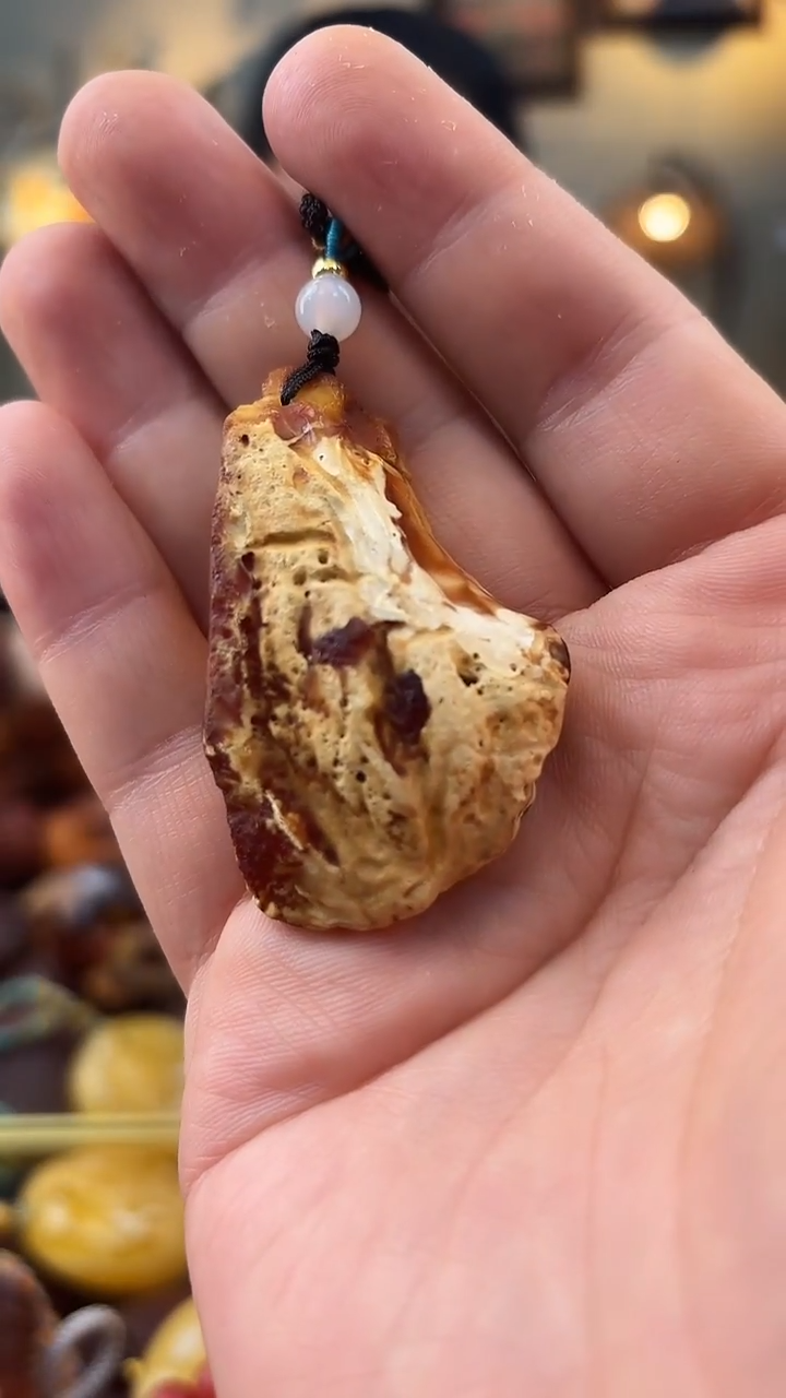未镶嵌颈饰琥珀吊坠