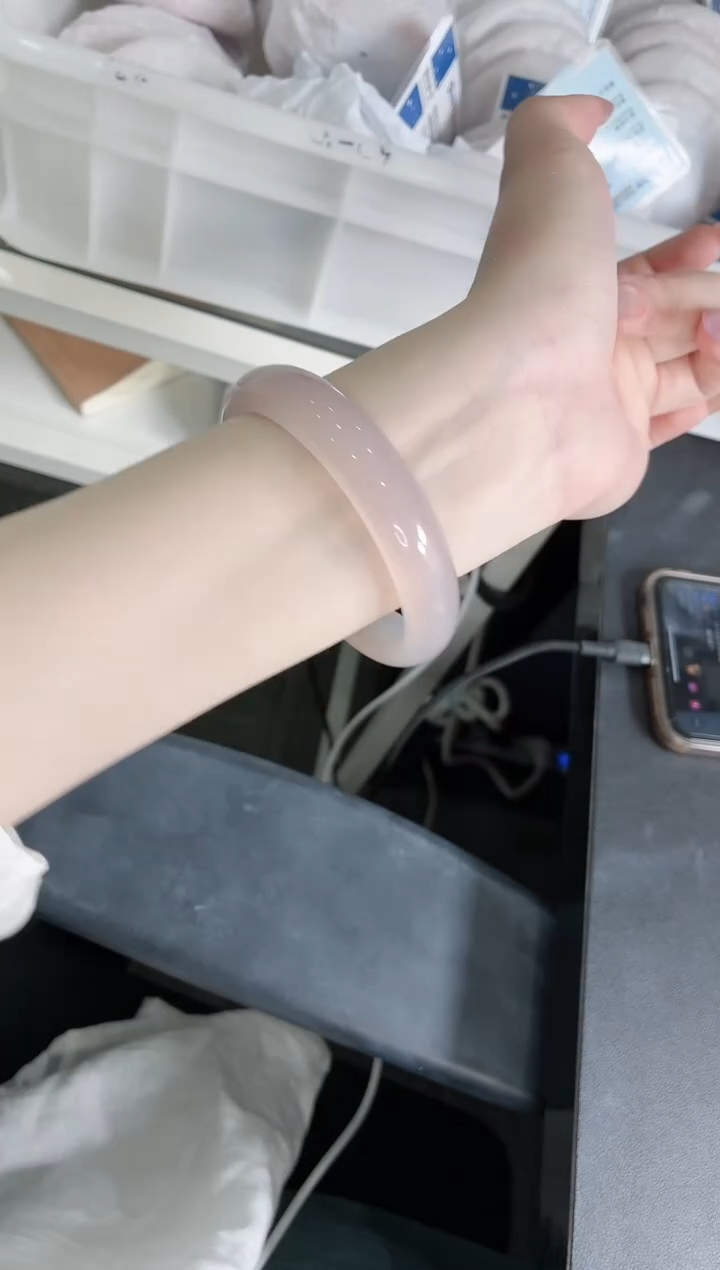 石英质玉手镯未镶嵌17-65.4荔枝