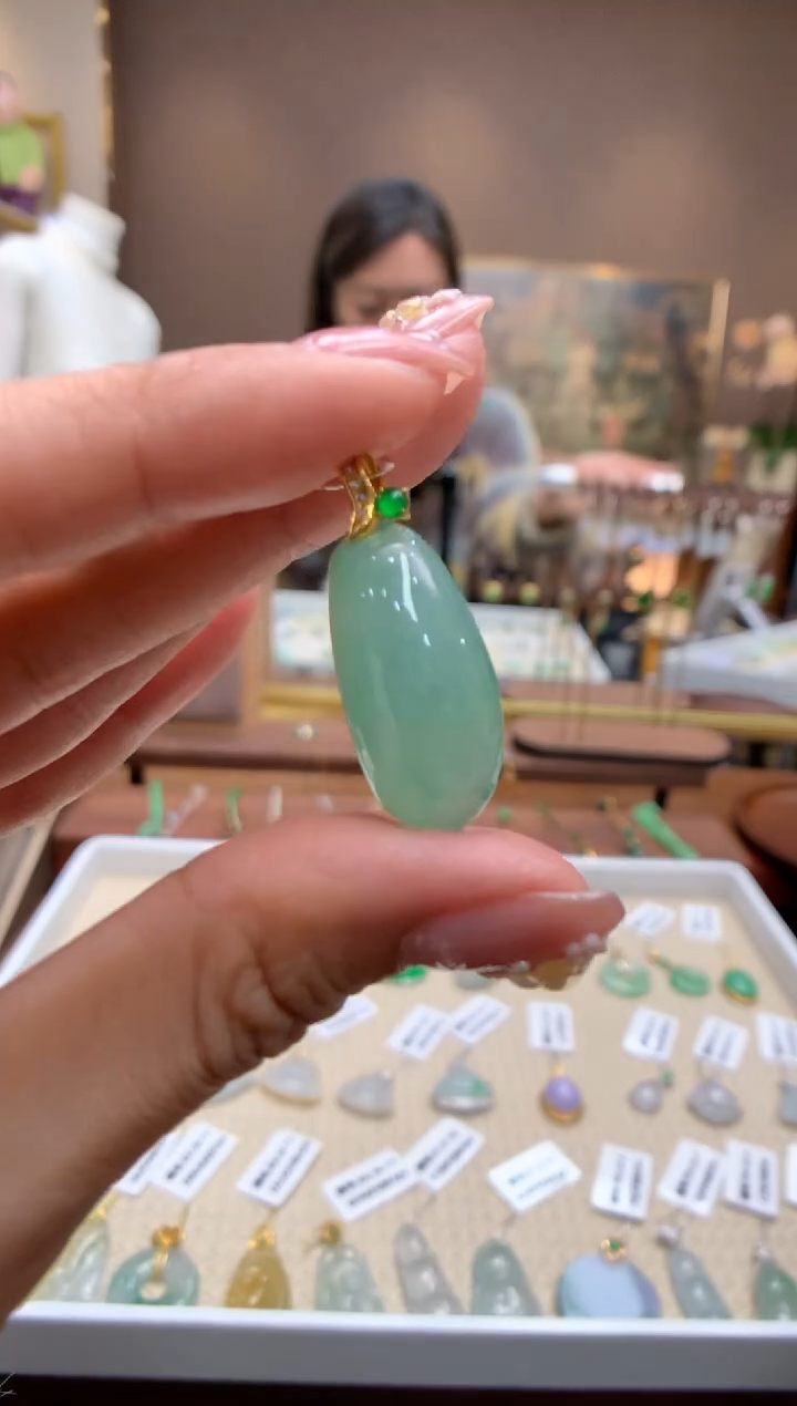 【闪购商品】翡翠颈饰18K金镶嵌福瓜