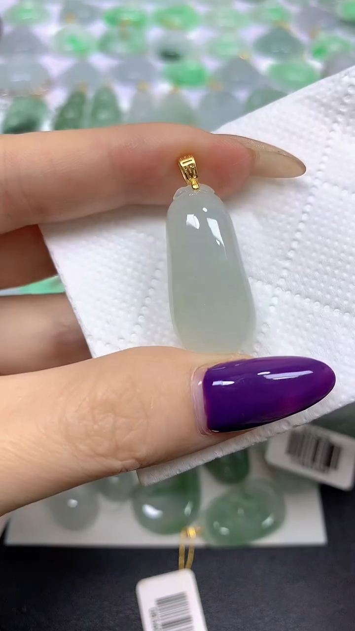 颈饰未镶嵌翡翠 