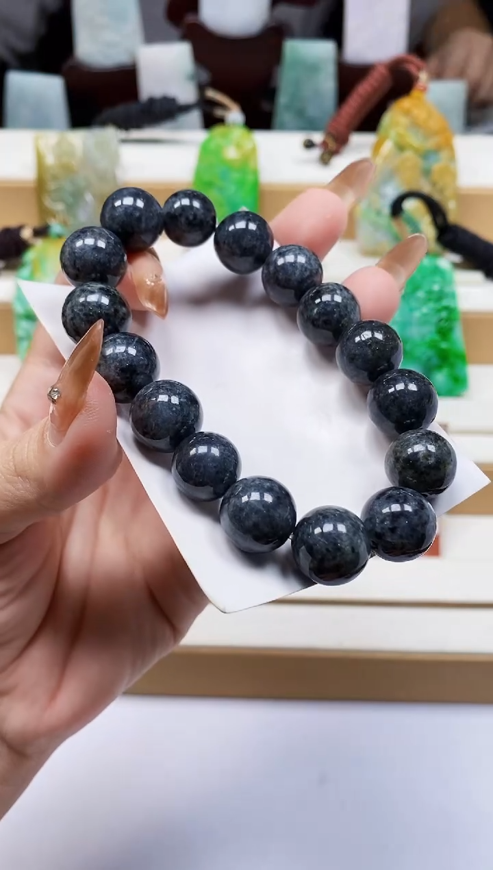 颈饰未镶嵌翡翠1