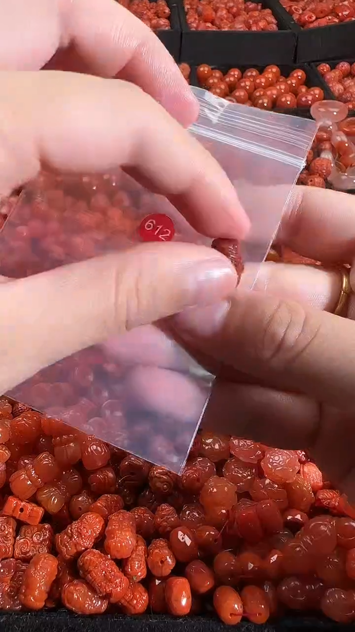 颈饰未镶嵌南红玛瑙1