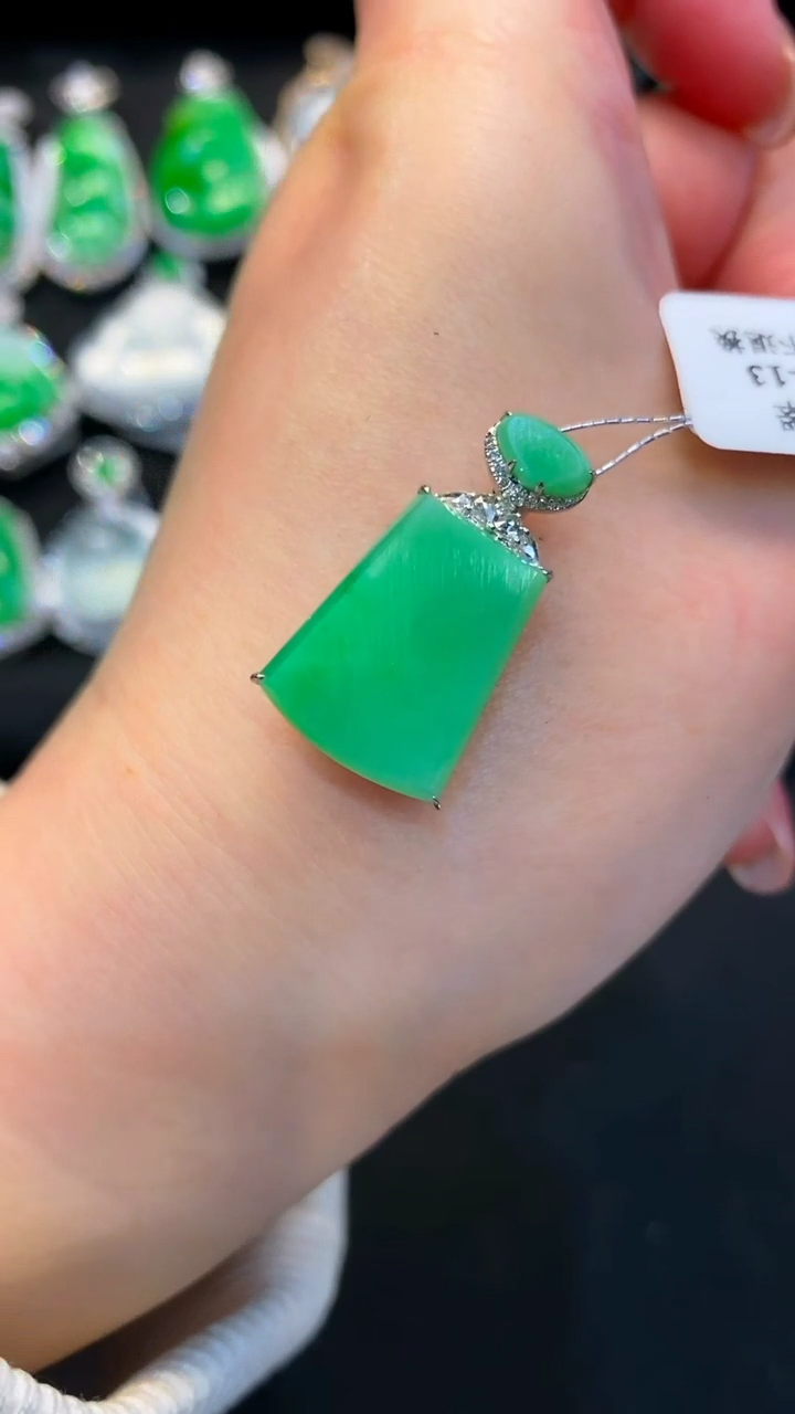 【闪购商品】翡翠吊坠(不含链)18K金镶嵌无事牌