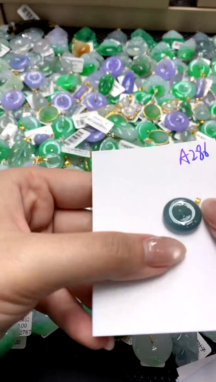【闪购商品】翡翠颈饰18K金镶嵌111111111