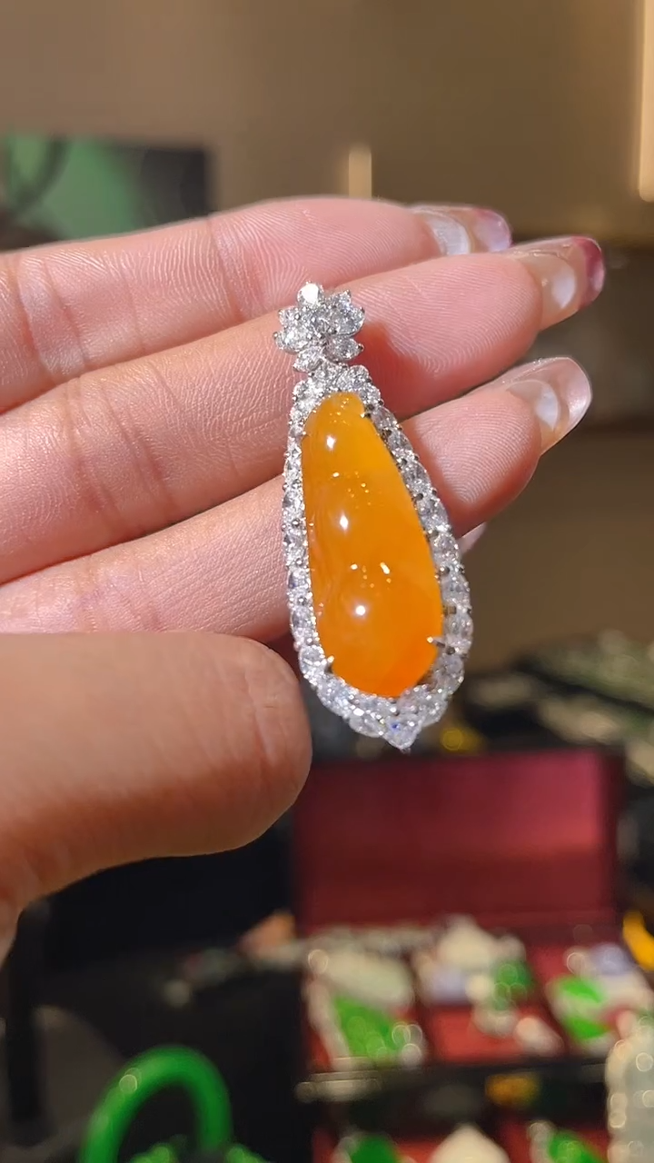 【闪购商品】翡翠吊坠(不含链)18K金镶嵌天然翡翠A货