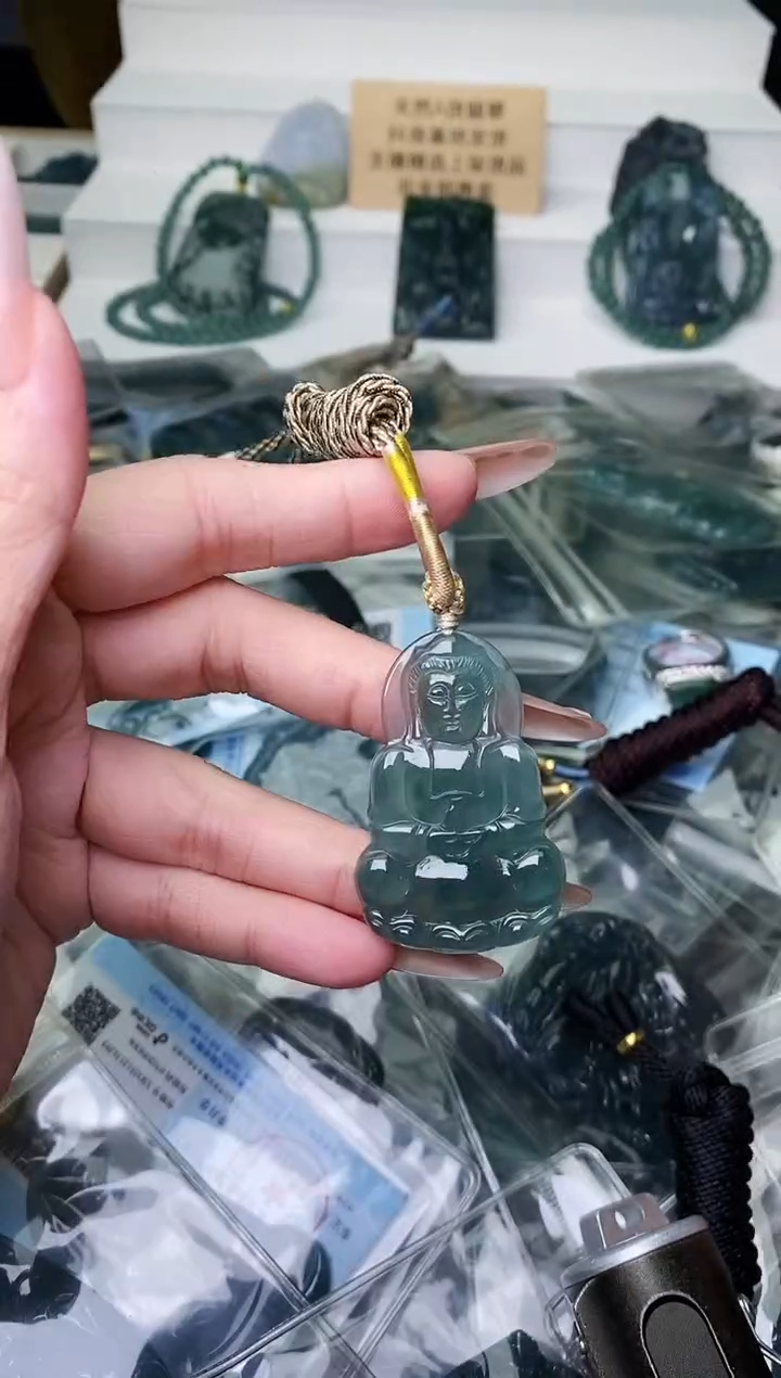 颈饰未镶嵌翡翠 