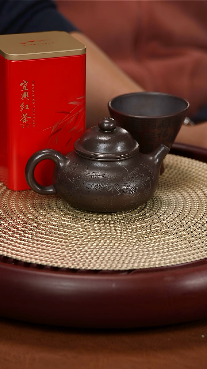 茶壶紫砂齐燕君  杯子  茶叶 