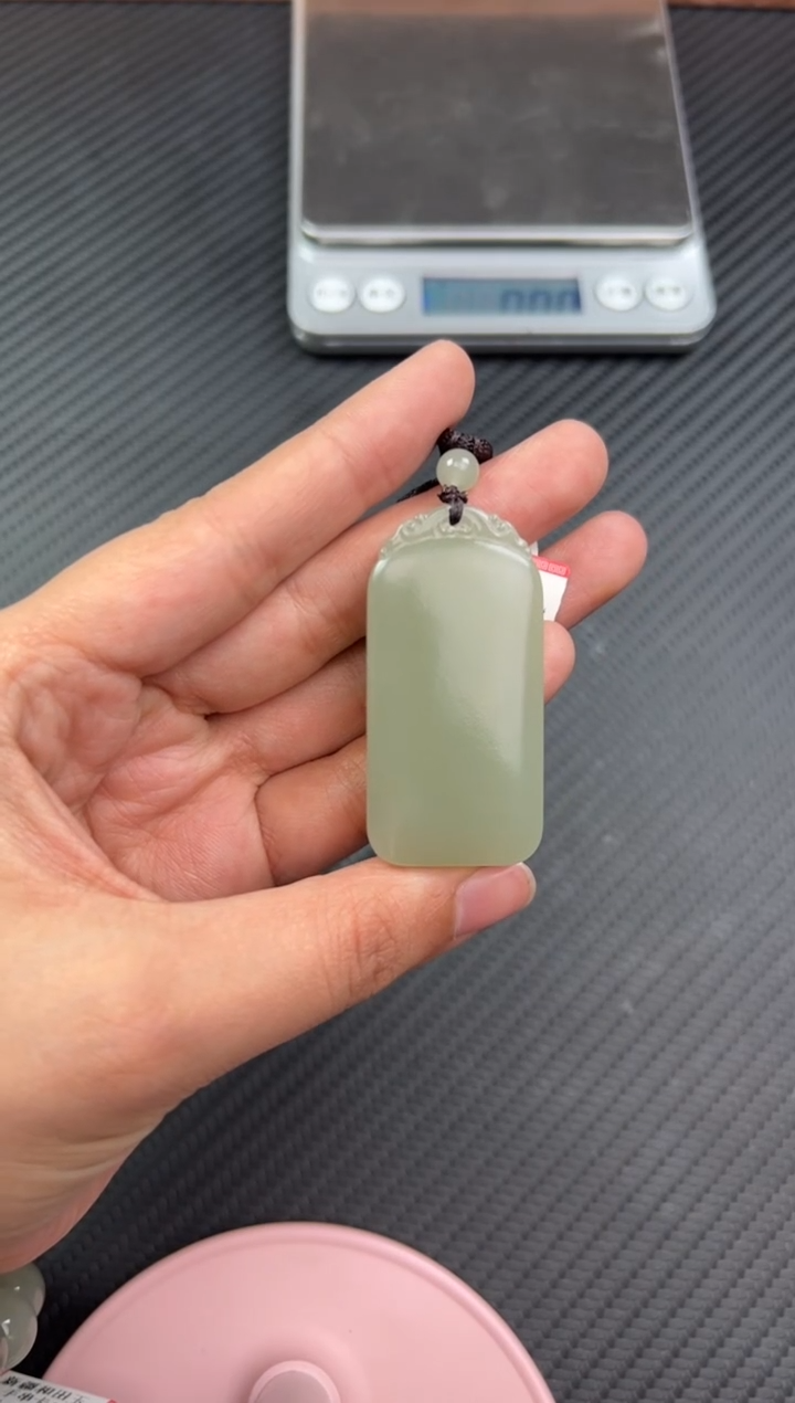 【闪购商品】和田玉吊坠(赠链)未镶嵌且末微色差近矿