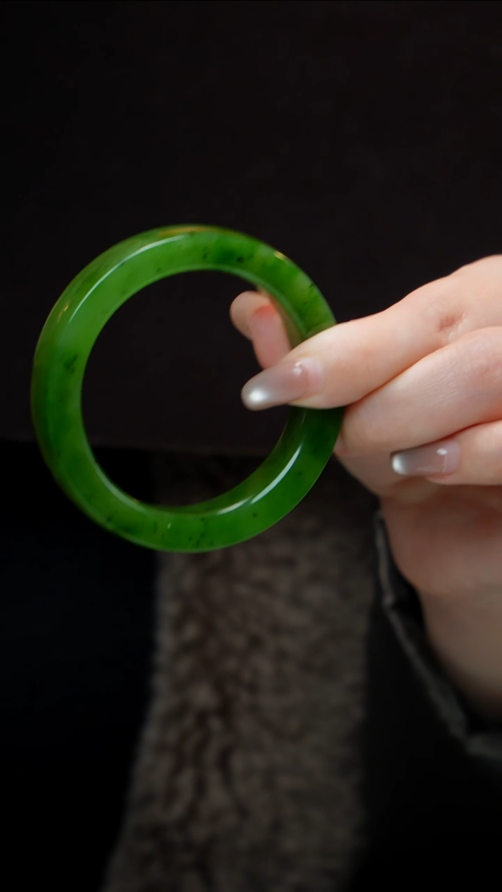 未镶嵌手镯和田玉（碧玉）碧玉手镯 多样性发其一 圈口备注