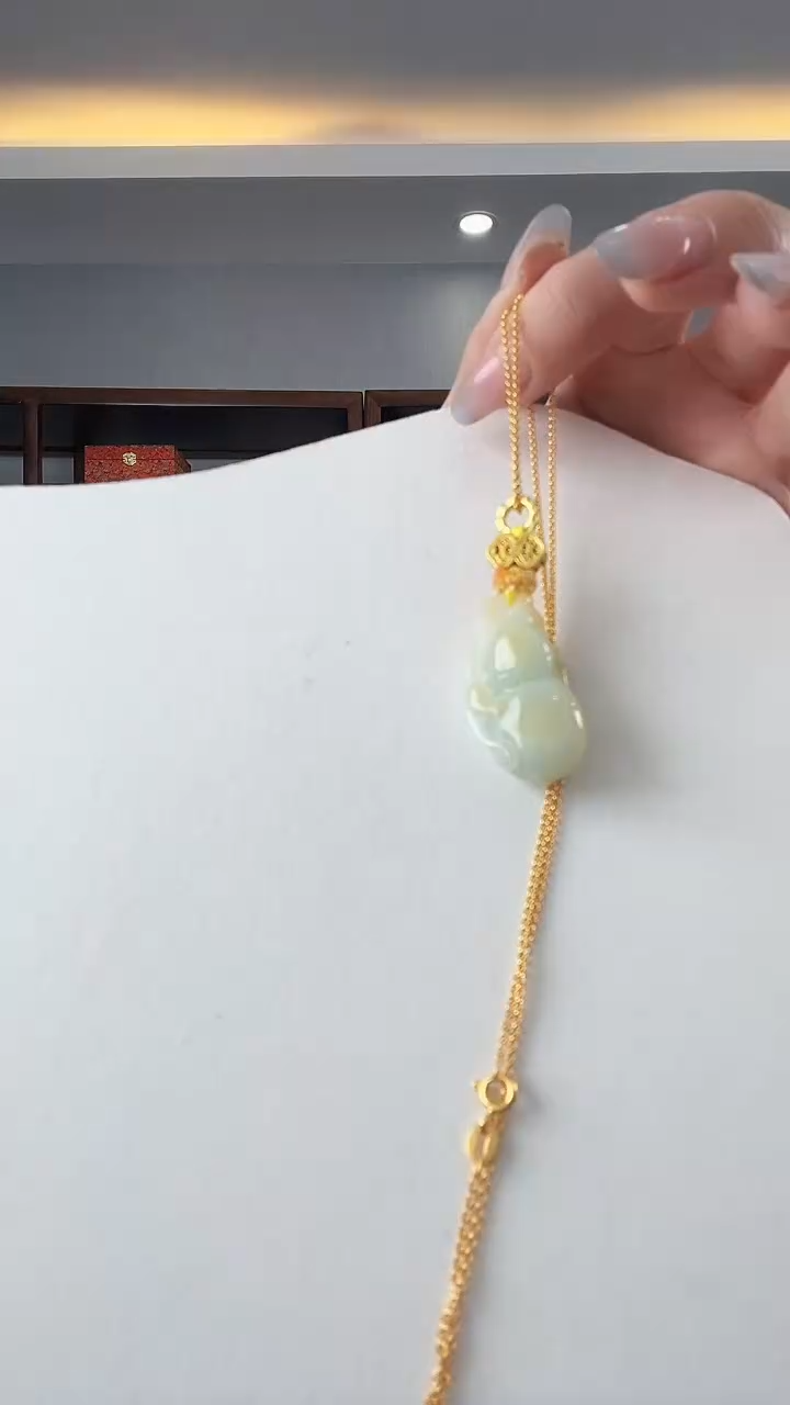 翡翠未镶嵌颈饰葫芦