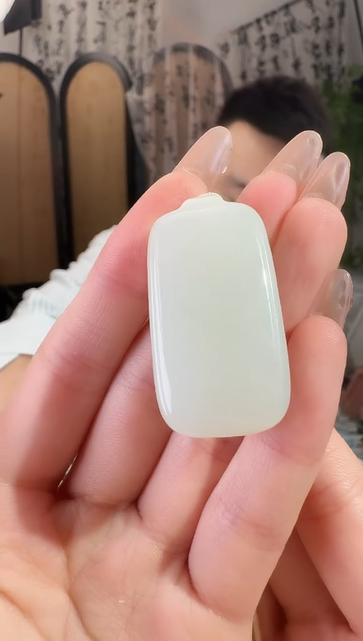 和田玉未镶嵌颈饰晴白无事牌