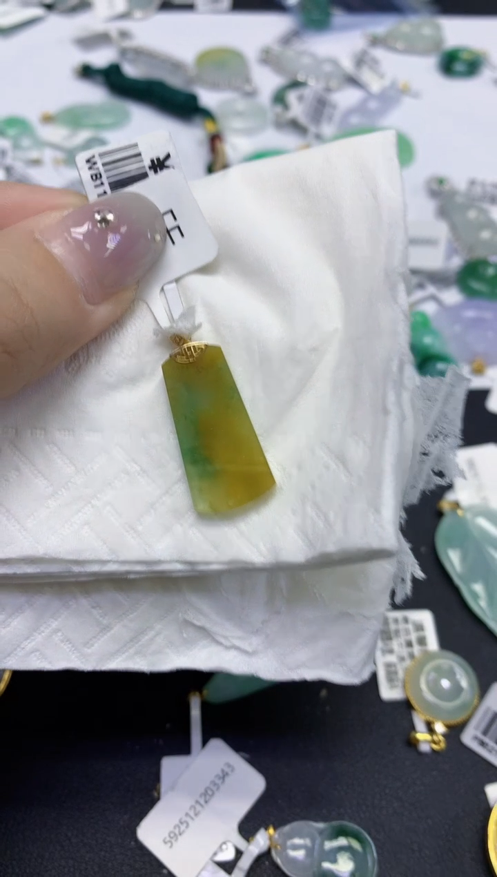 颈饰18K金镶嵌翡翠天然缅甸翡翠A货百元以上9元证书费自理