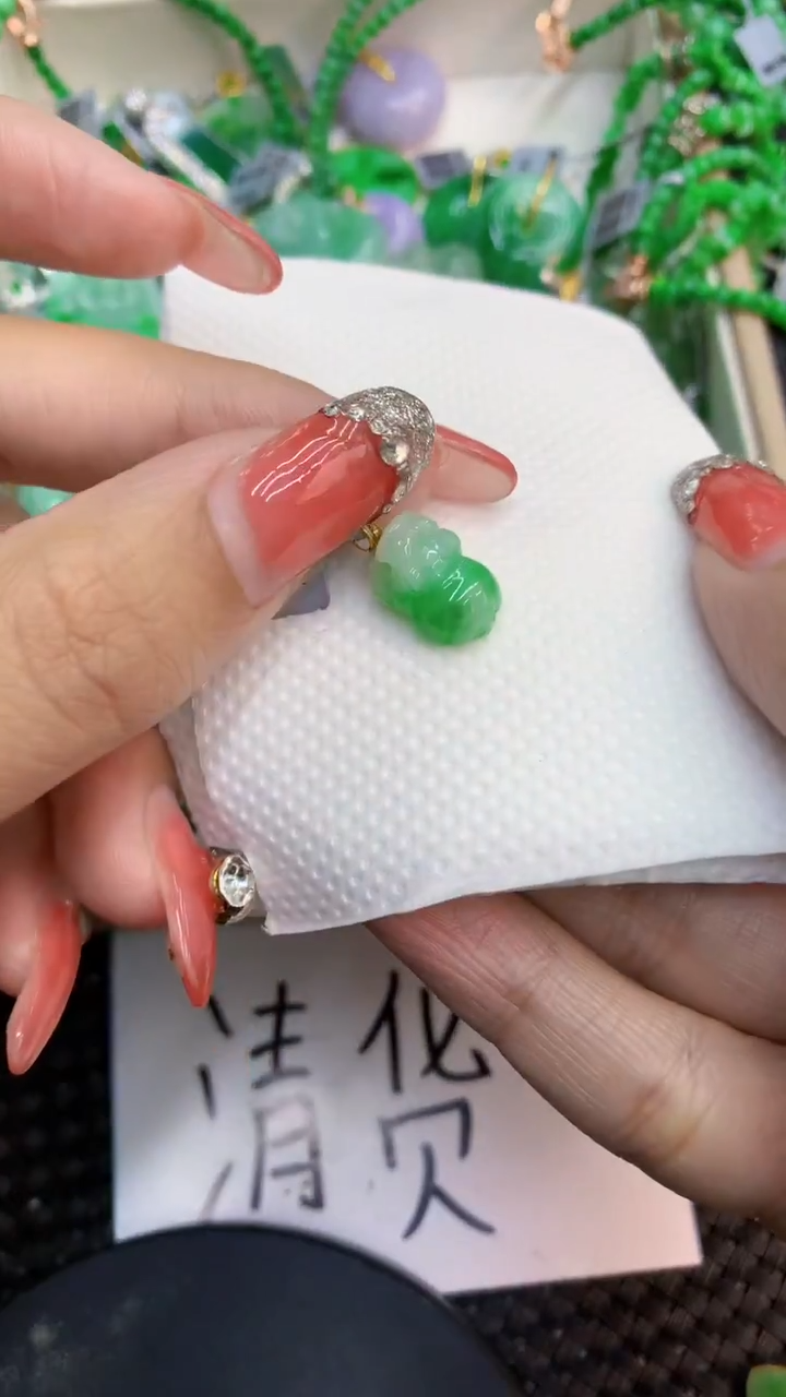 颈饰18K金镶嵌翡翠1
