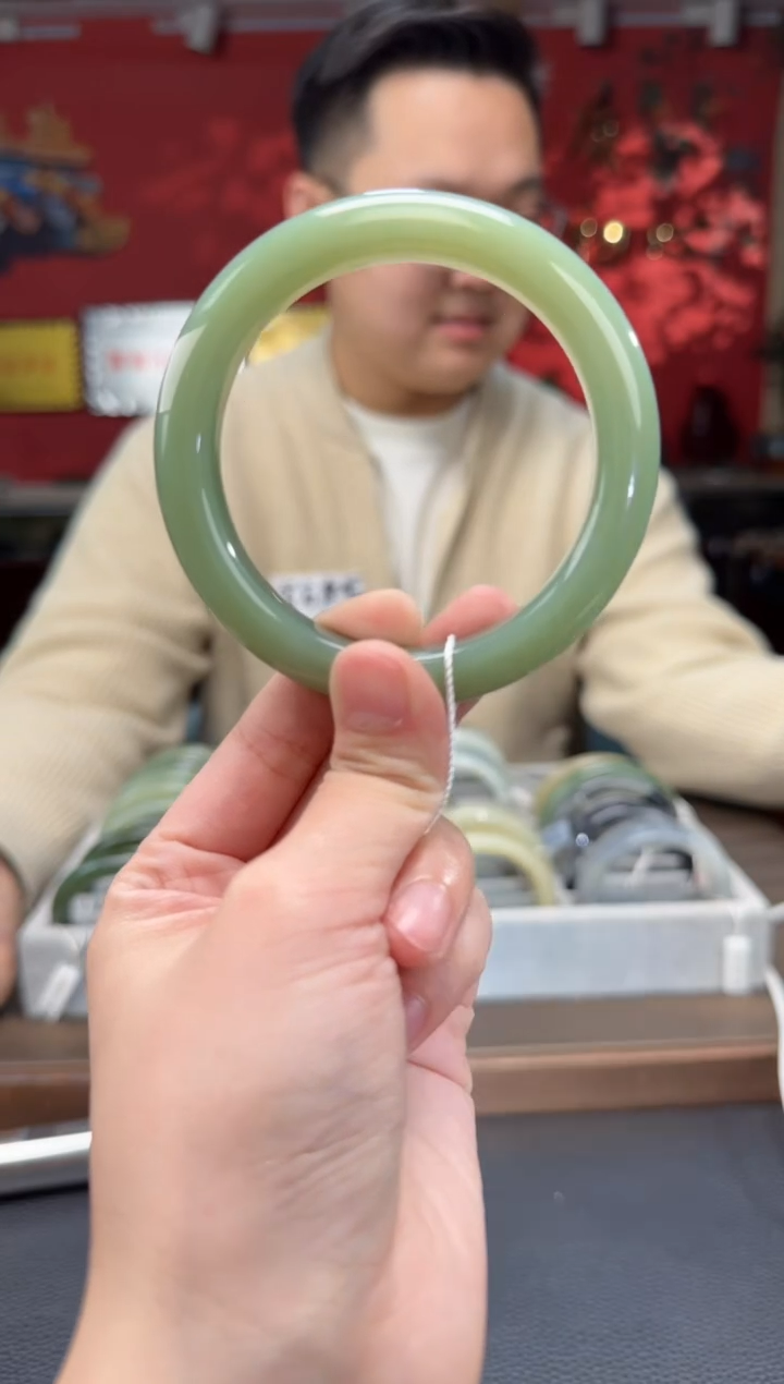 【闪购商品】和田玉.未镶嵌且末瓷蓝正装镯60