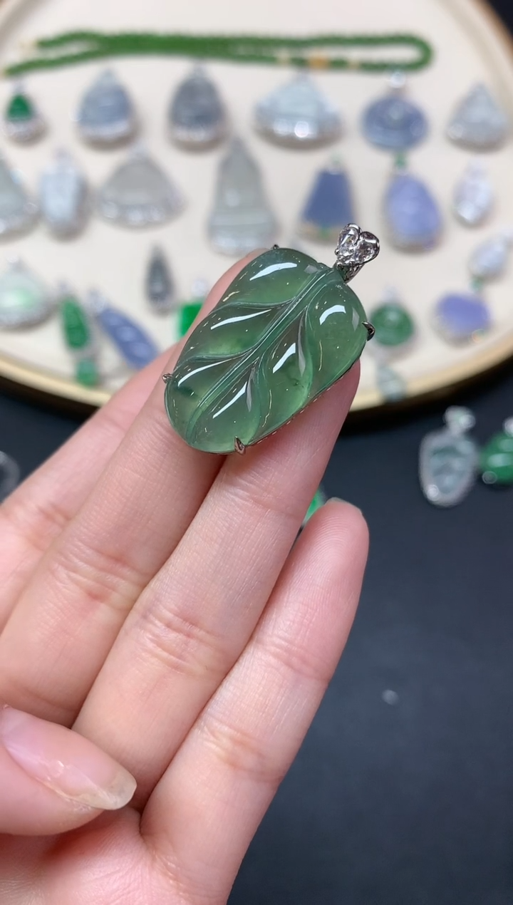 【闪购商品】翡翠吊坠(不含链)18K金镶嵌吊坠A50|6800