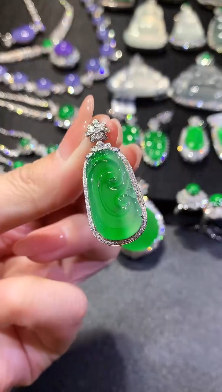 【闪购商品】翡翠吊坠(不含链)18K金镶嵌31-如意