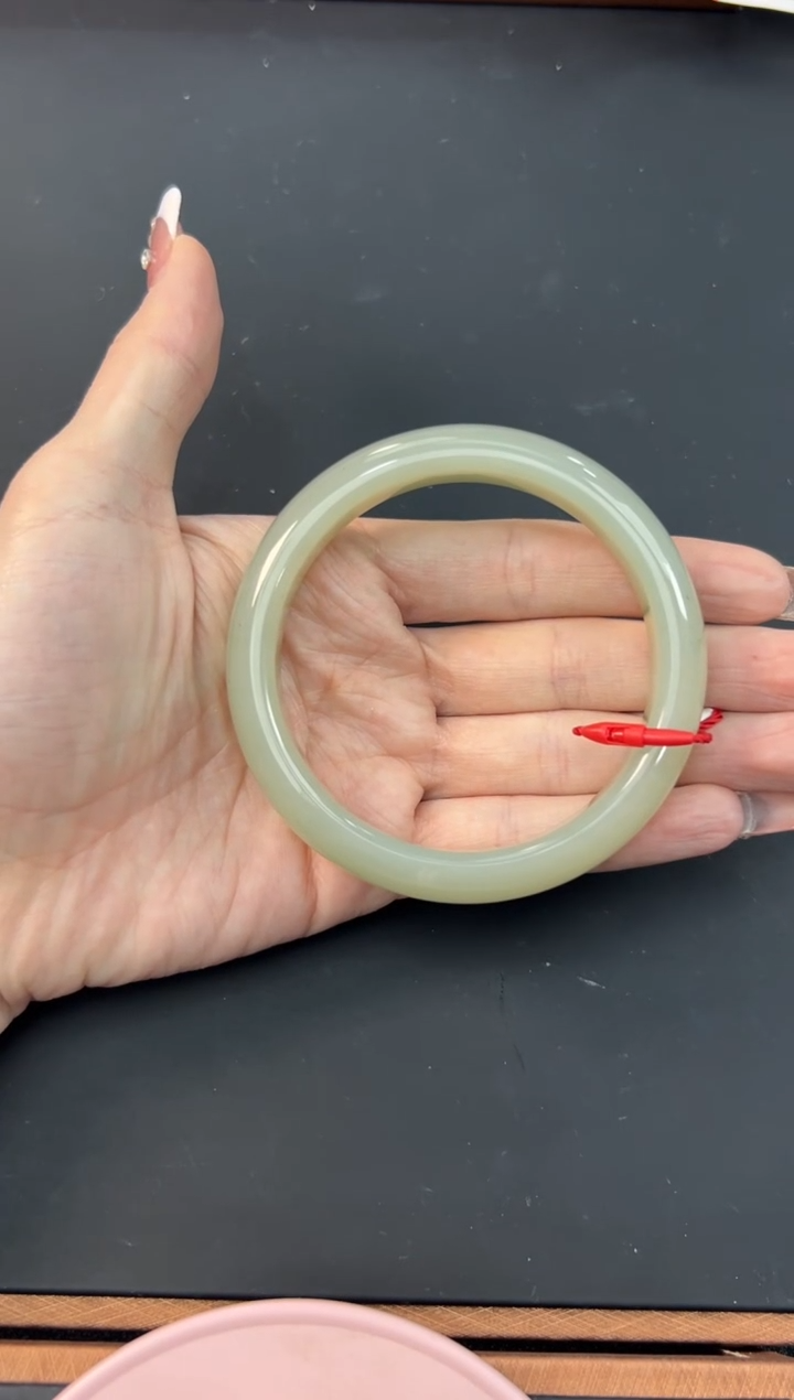 【闪购商品】和田玉手镯未镶嵌且末微色差近矿62手镯