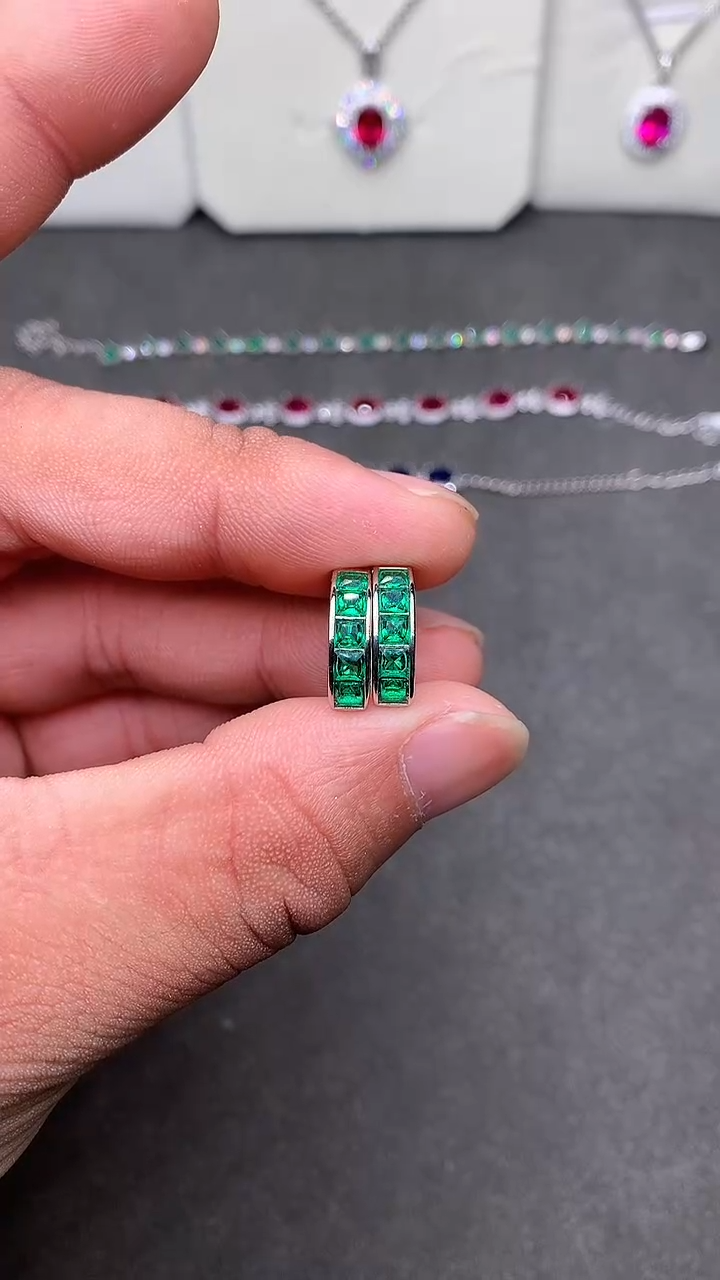 【闪购商品】祖母绿耳饰银S925镶嵌.......